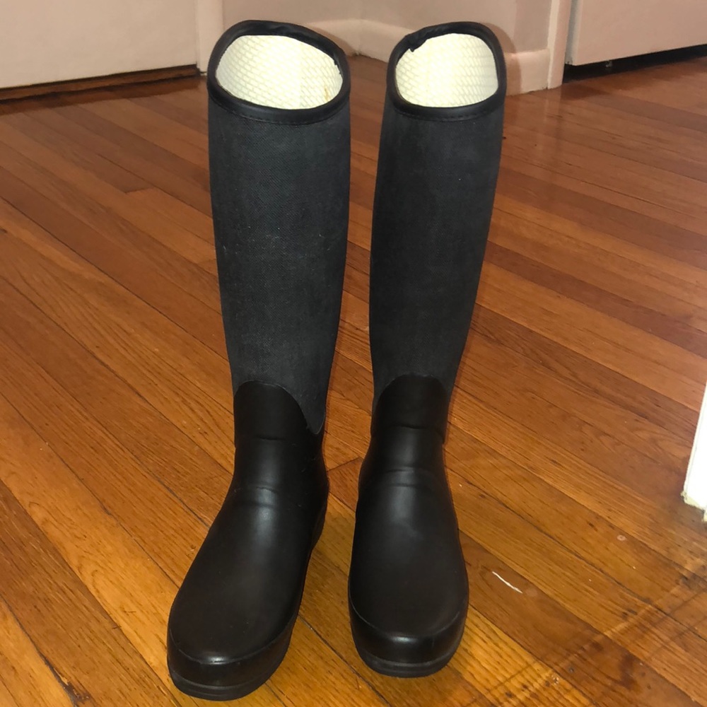 LIKE NEW Black hunter rain boots